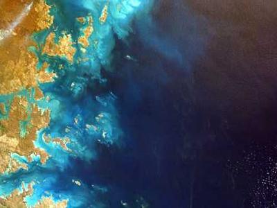 黎明前的城市天际线